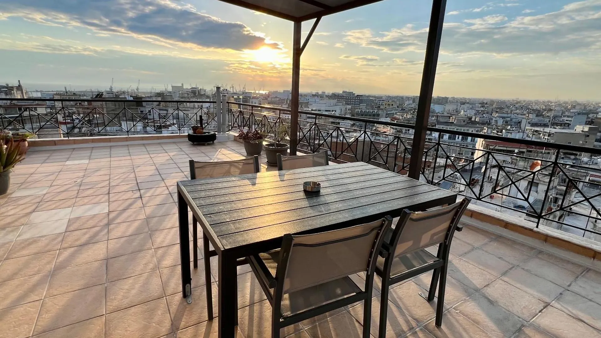180° Rooftop View Thessaloniki 0*,  Griechenland